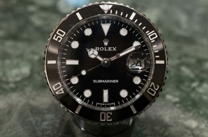 价格直逼一支手表！劳力士「放大版黑水鬼座钟」，桌上超迷人的信仰收藏