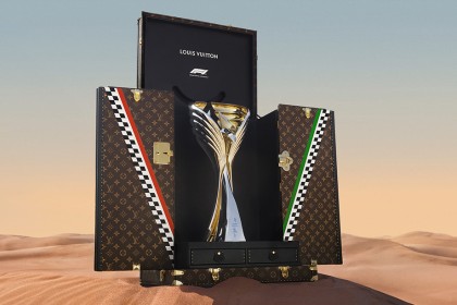  LV冠軍硬箱獎盃首度齊聚起跑線 獻上F1賽季最終勝利喝采