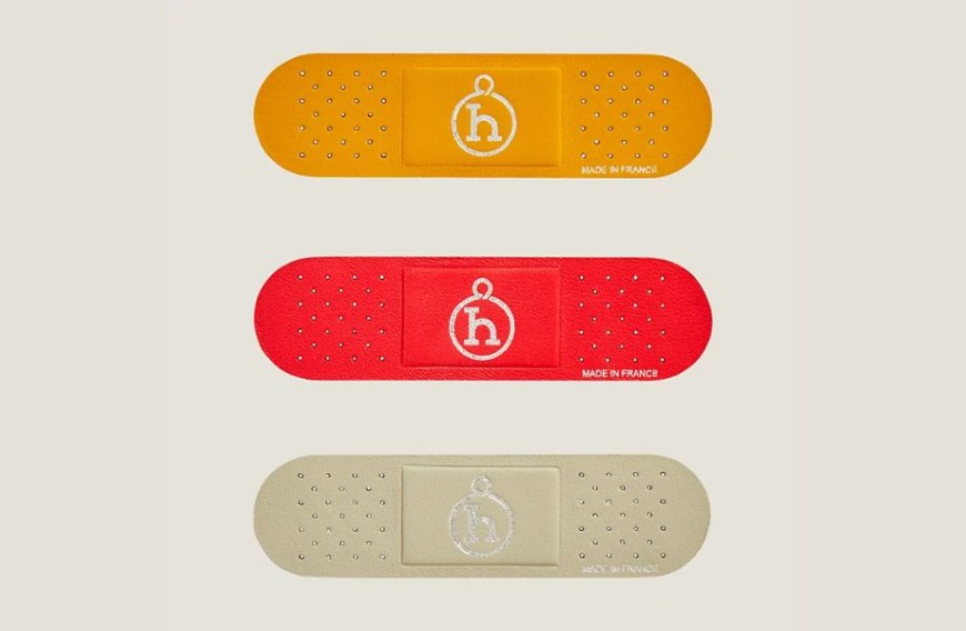 OK繃、蒼蠅拍也能成為頂級工藝品？盤點愛馬仕挑戰想像的 5 款「新奇」小物