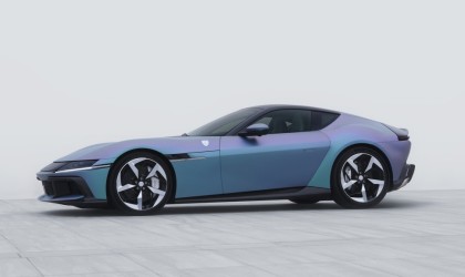 Ferrari Tailor Made 12Cilindri 客製化跑車 「皎月之韻」夢幻塗裝、透明躍馬徽章首見