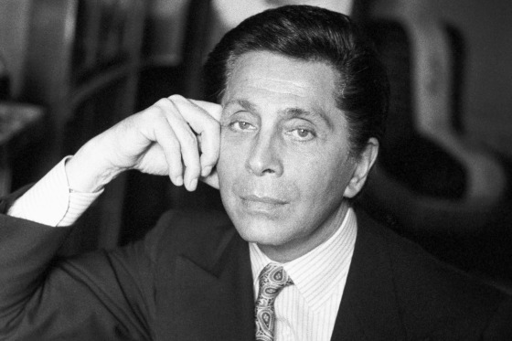 巨星摯愛紅毯戰袍「范倫鐵諾紅」 義大利時裝設計師 Valentino Garavani 93歲傳奇殞落