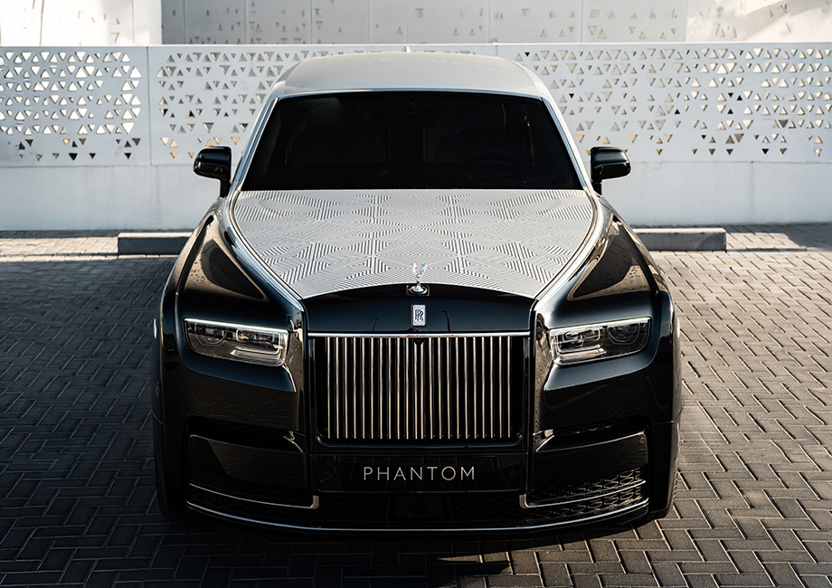 Rolls-Royce Phantom Arabesque震撼登场 劳斯莱斯首款「雷射雕刻引擎盖」演绎阿拉伯建筑美学