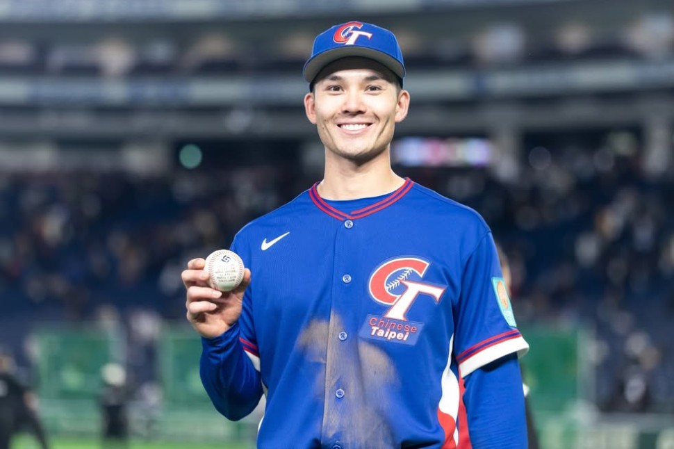 WBC經典賽「費仔」戰袍64萬落槌！費爾柴德台灣球衣創下中華隊拍賣新天價