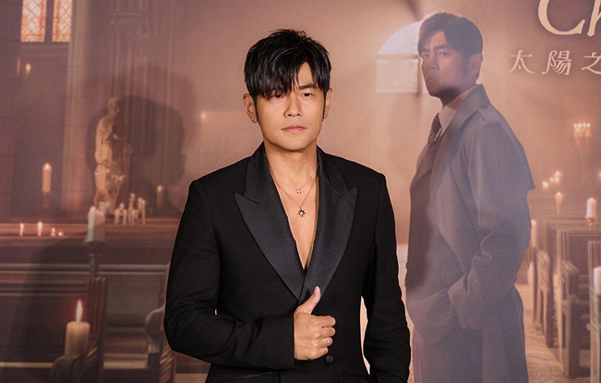 化身藝術偵探！《太陽之子》周杰倫演繹Dior 2026 秋季男裝、Étoile des Vents項鍊與藝術時空華麗共振