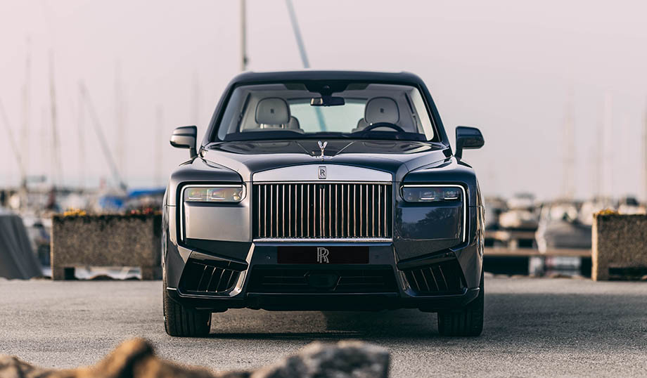 勞斯萊斯休旅車Rolls-Royce Cullinan Yachting 手繪浪花、柚木鑲嵌羅盤化身「陸上遊艇」